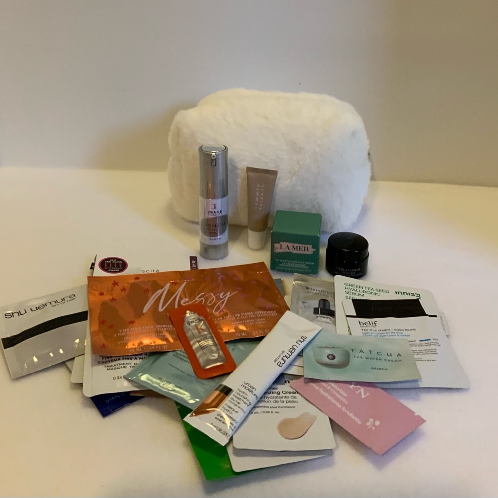 La Mer  Moisturizing Soft Cream Sample, plus Everything in Photos